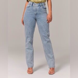 Abercrombie Curve Love 90s Straight Ultra High Rise. Size 26 Short